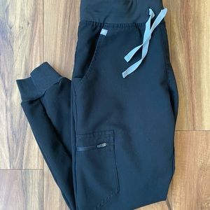 FIGS Black Small Scrub Set